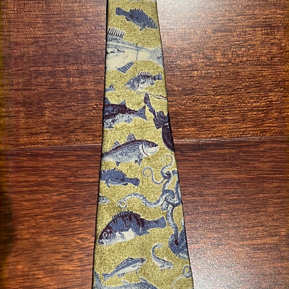Audrey Buchner FISH Tie, Blue & Gold 100% European Silk Hand Tailored 4"  1980s - Picture 4 of 10